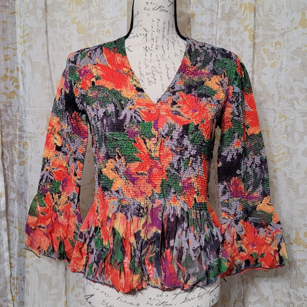 UBU USA crinkled button topper Women's Medium